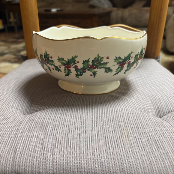 Lenox Holiday Bowl with Holly Design - Cream and Gold - Picture 5 of 5